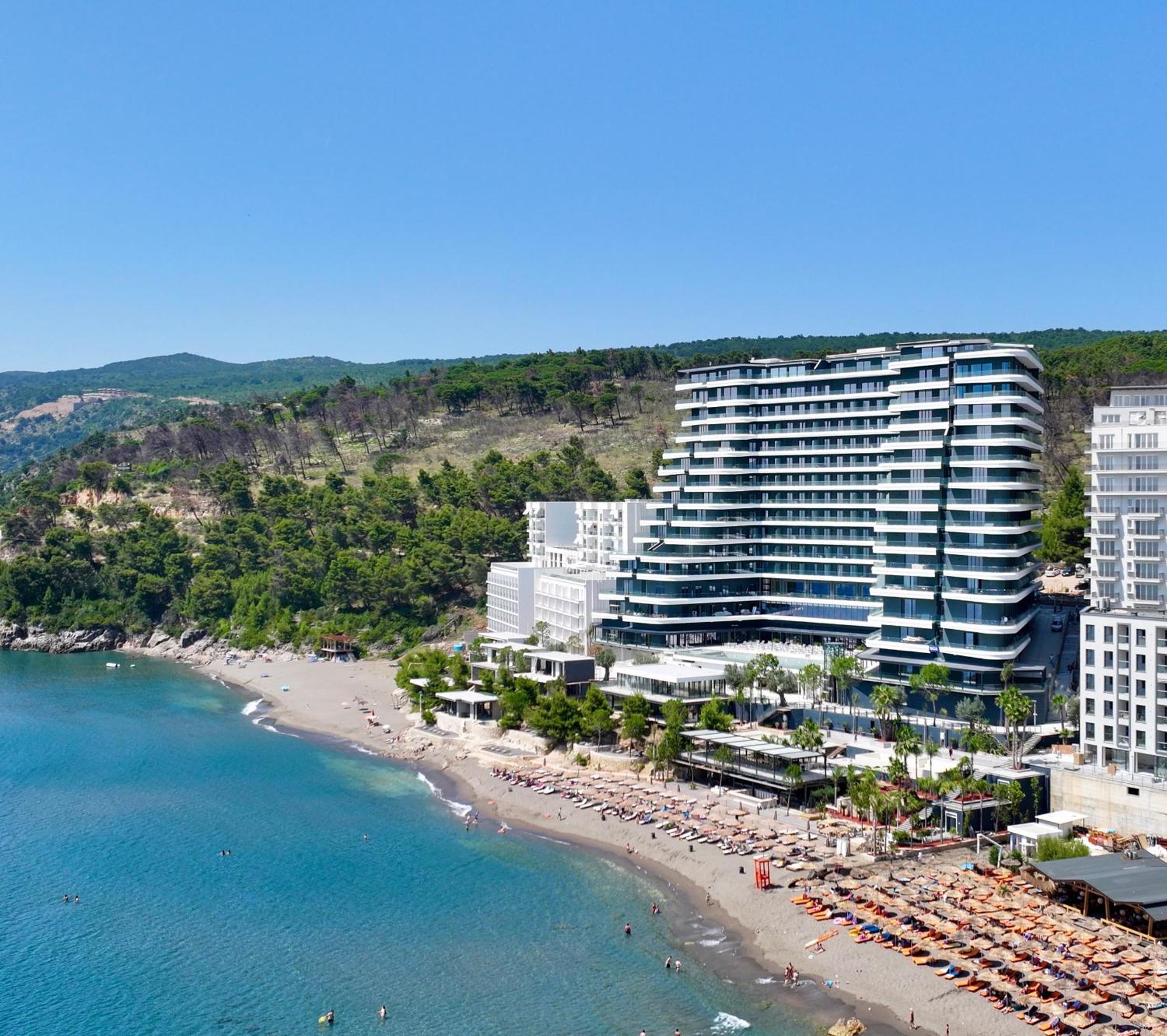 Ilyonis & Hotel 5*