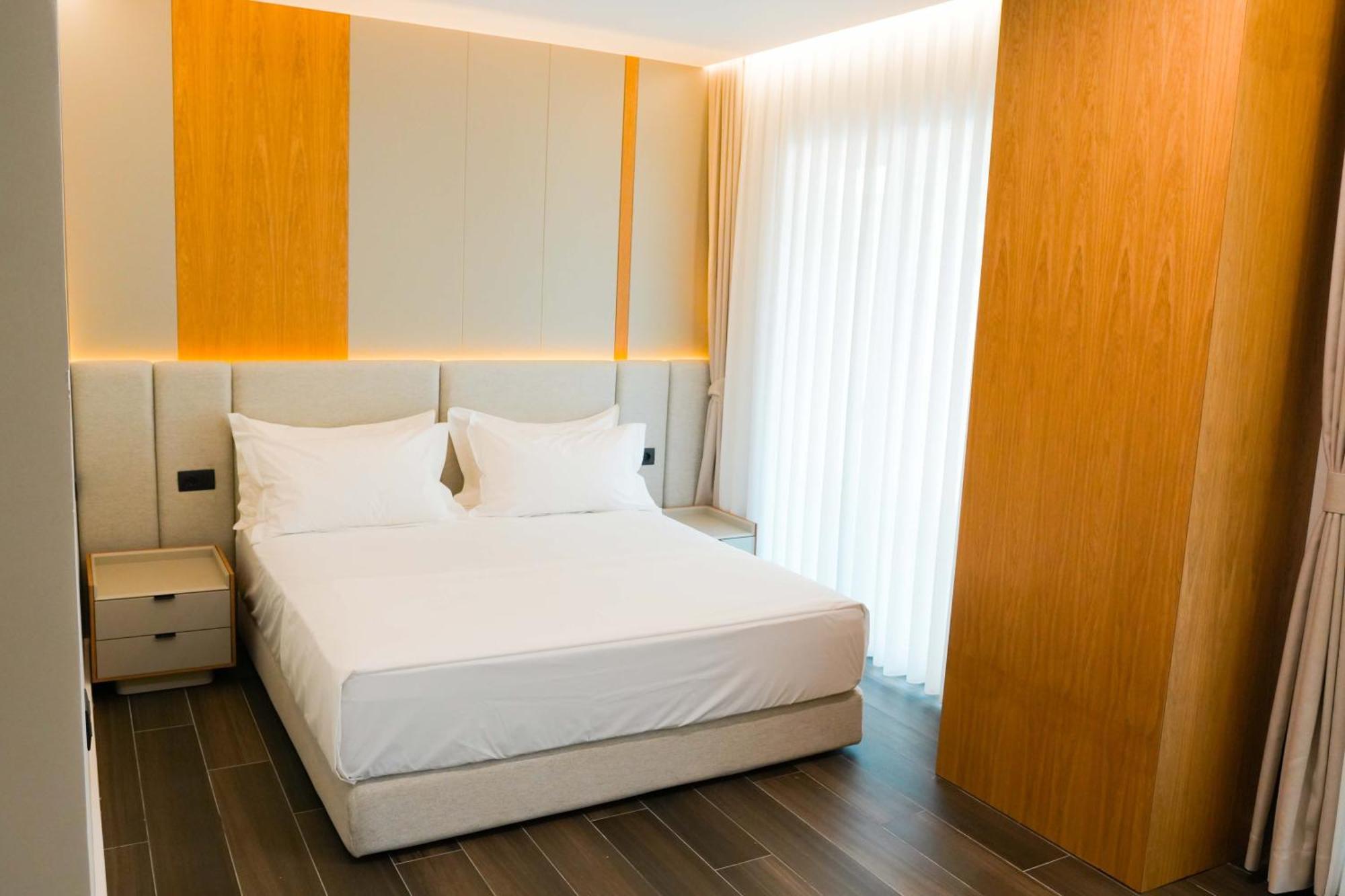 Ilyonis & Hotel