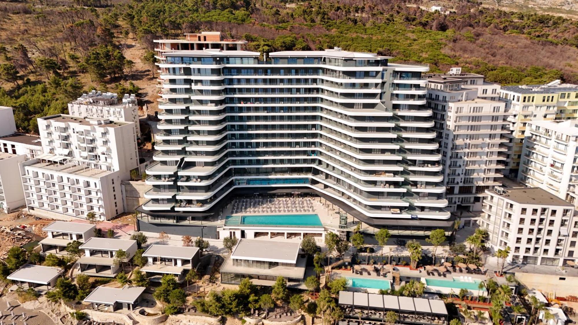 Ilyonis & Hotel 5*